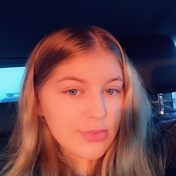 Meet your Posher, Abbey brenda - Picture 1 of 1